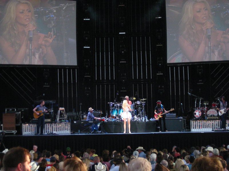 A daytime country set with a full band, the kind of stage Snider's songs were built for