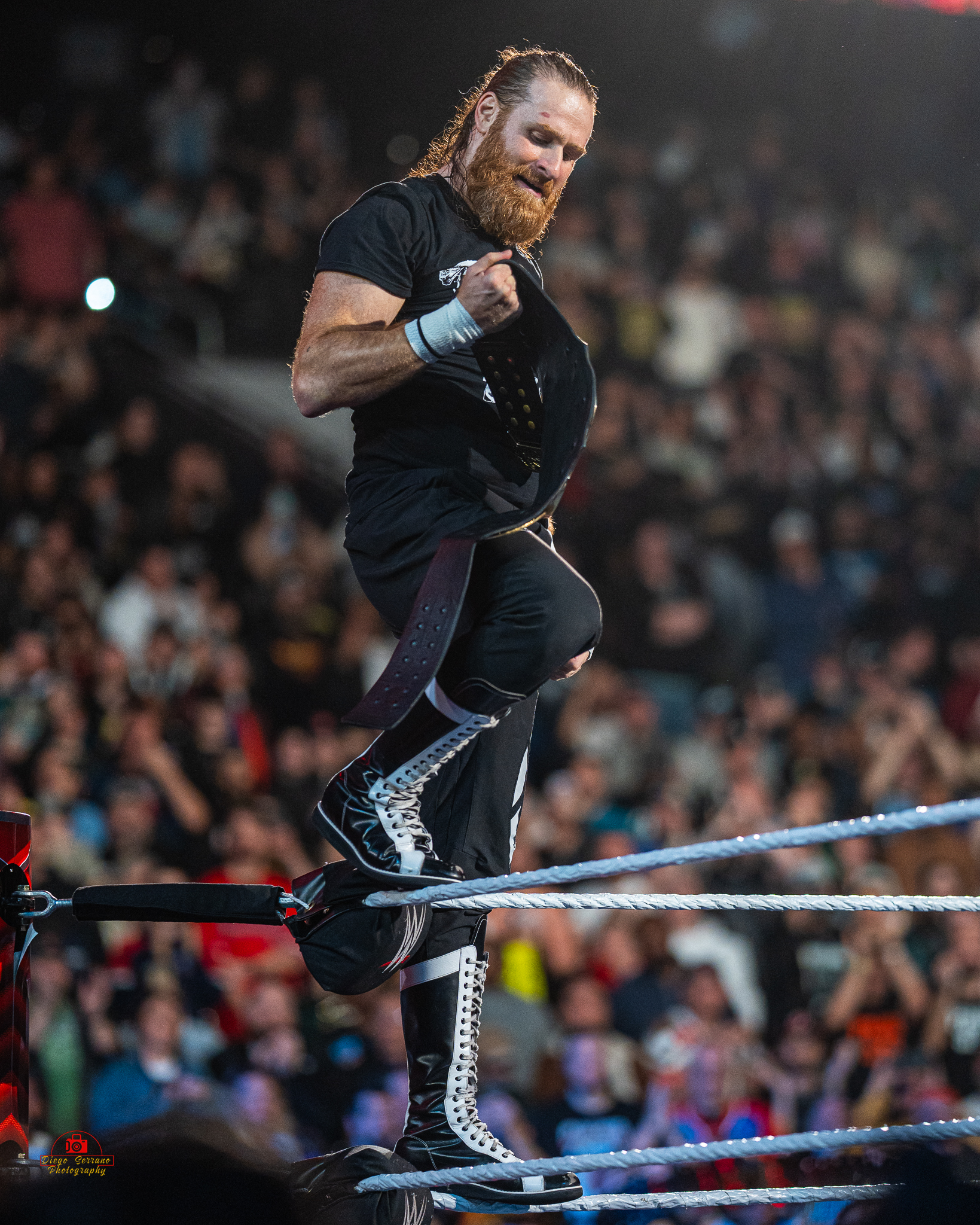A professional wrestling arena under the lights (file photo)
