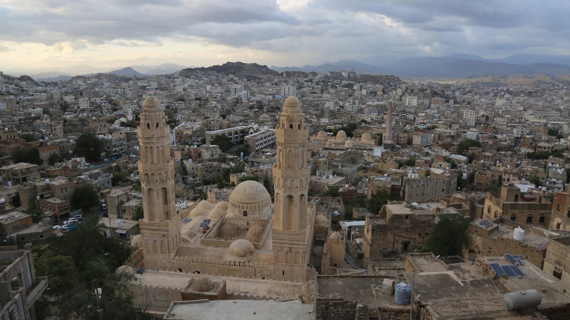 Aerial view of Taiz, Yemen (file photo)