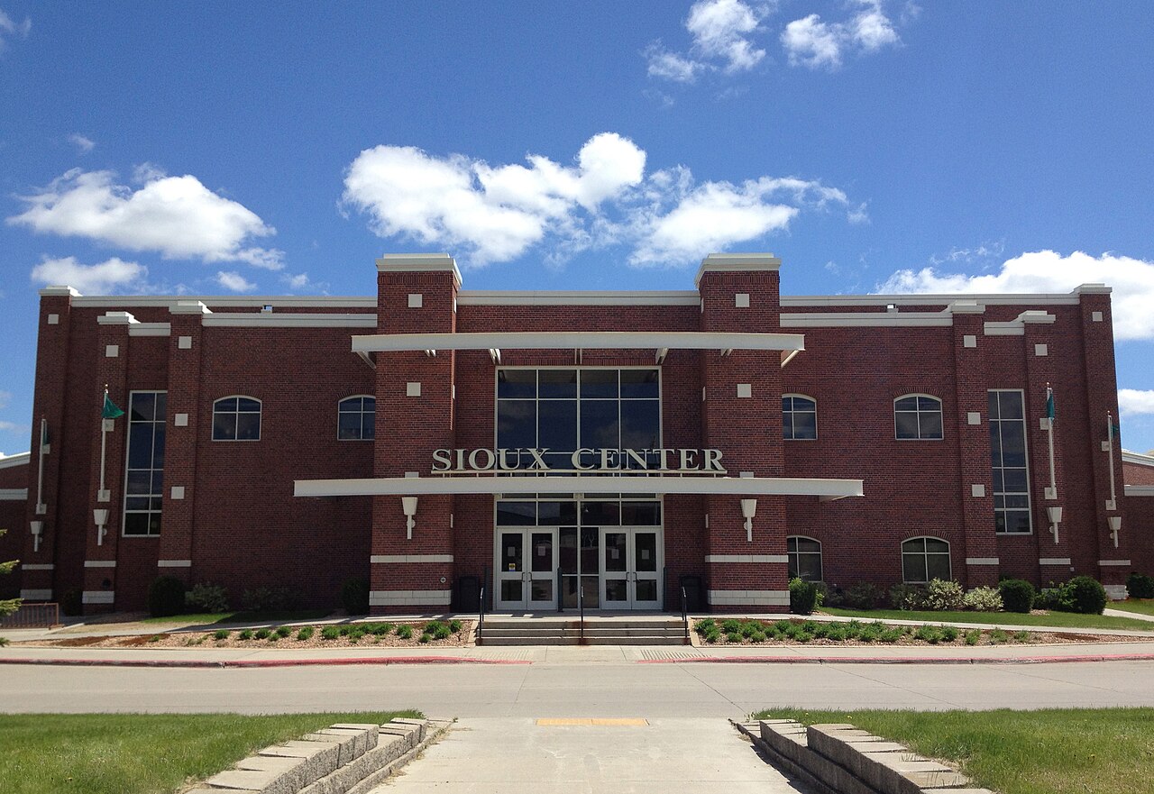 Betty Engelstad Sioux Center — home of North Dakota Fighting Hawks basketball