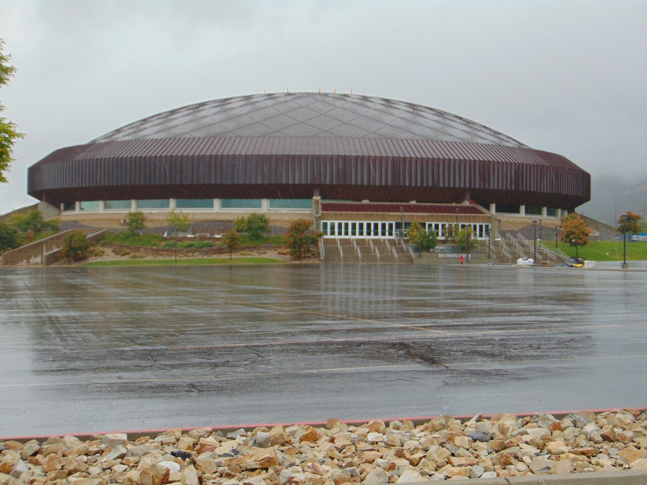 Exterior of Weber State's Dee Events Center on a rainy day
